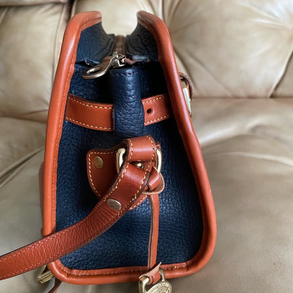 Sale! LKNW Dooney & Bourke Vintage Buckle Bag Navy/Black Pebble Leather AWL - Picture 9 of 14